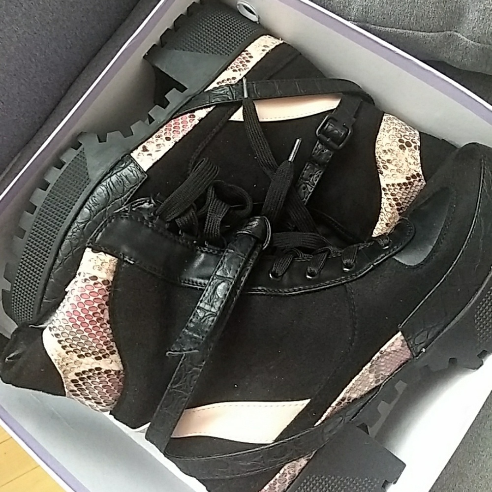 Chunky platform boots
